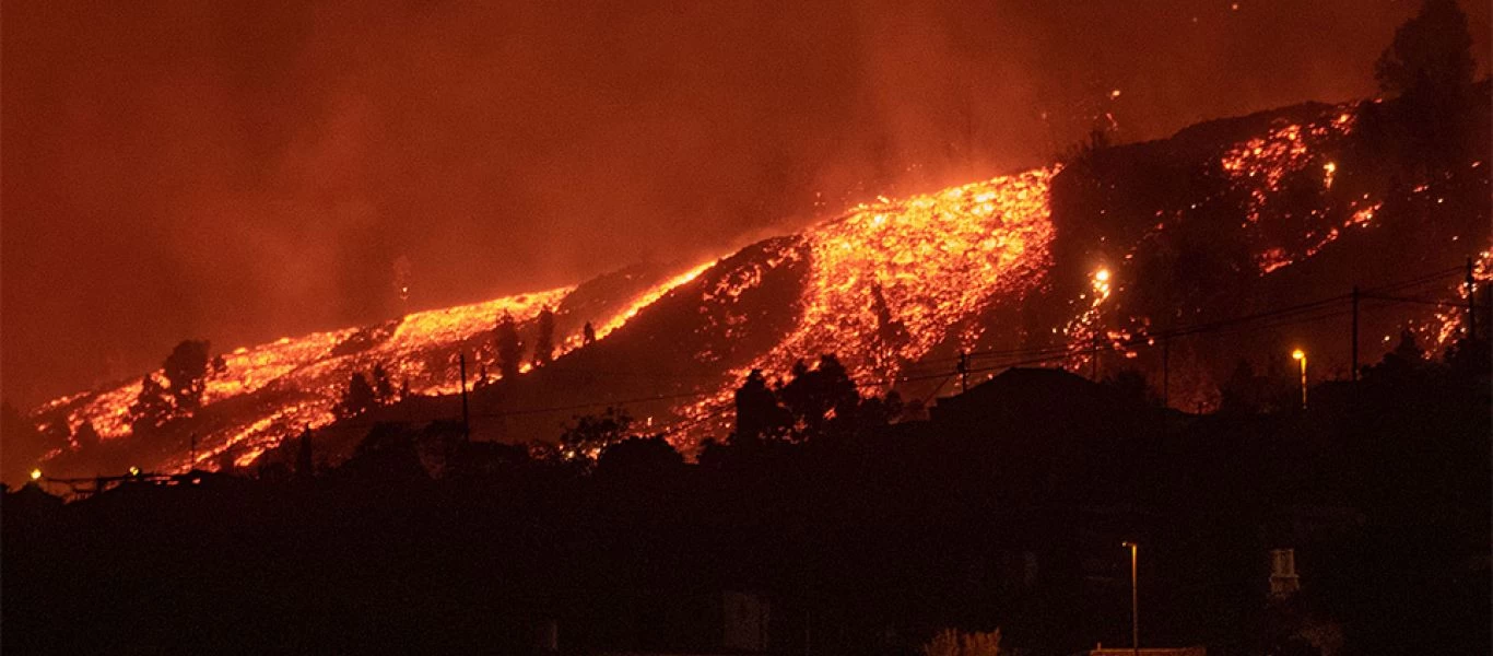 Λα Πάλμα: Συνεχίζει να ρέει η λάβα από το ηφαίστειο - Χιλιάδες άνθρωποι έχουν εγκαταλείψει τα σπίτια τους